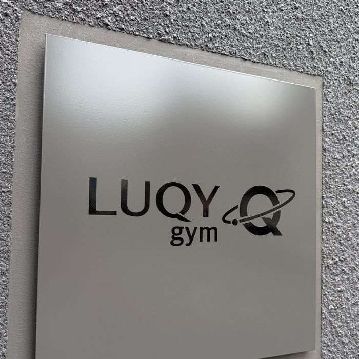 LUQY GYMの表札